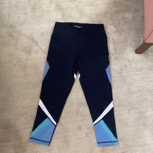 Victoria Secret Capri work out leggings - Picture 2 of 3